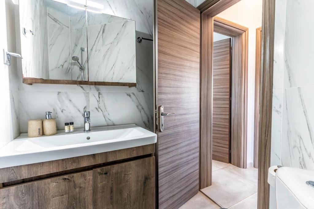 Zefyros Suite , Seafront Retreat ! Πάνορμος Εξωτερικό φωτογραφία